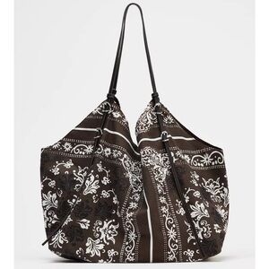 🤎🤍  ZARA PRINTED BANDANA TOTE BAG
